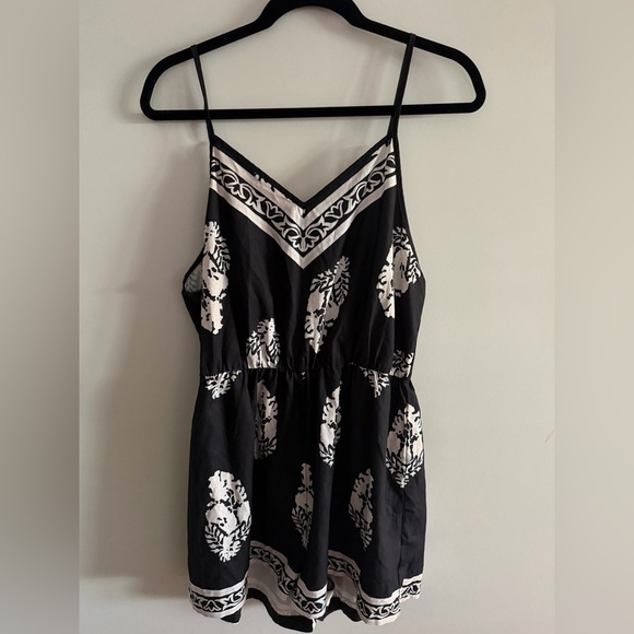 Cupshe Pants - CUPSHE black and white chic feather boho patterned beach romper
